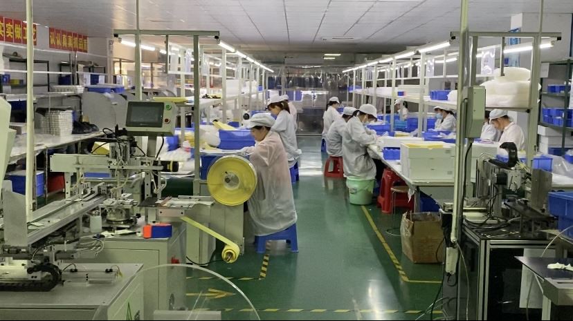 What are the characteristics of LCD backlighting?
